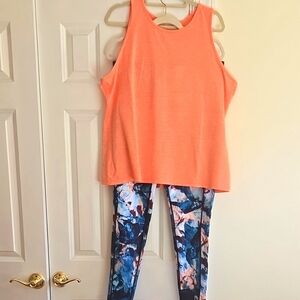 Set: XXL Peach Tank, 1x Blue-peach Leggings EUC TEK-Ideology